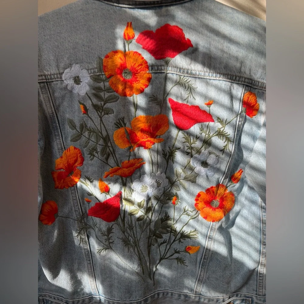 Levi's Denim Jacket with Floral Embroidery - Picture 4 of 15